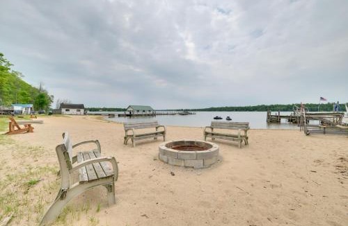 Cedarville House | Free Boat Rentals! Beachside Les Cheneaux Cabin