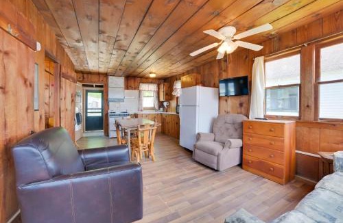 Cedarville House | Free Boat Rentals! Beachside Les Cheneaux Cabin