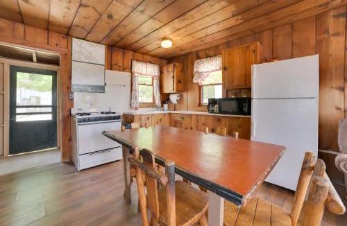 Cedarville House | Free Boat Rentals! Beachside Les Cheneaux Cabin