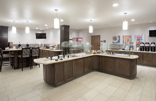 Rapid City Apartment | Free Breakfast. Pool & Hot Tub. Great for Business Travelers!