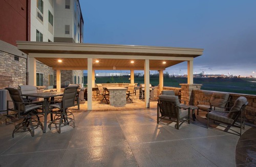 Rapid City Apartment | Free Breakfast. Pool & Hot Tub. Great for Business Travelers!