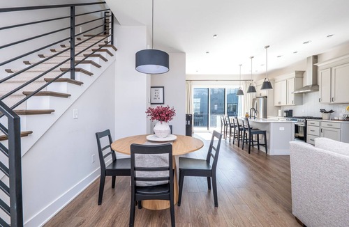 Westfield House | #Free Golf Cart Luxe Townhome near Grand Park!