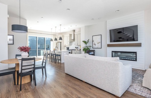 Westfield House | #Free Golf Cart Luxe Townhome near Grand Park!