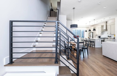 Westfield House | #Free Golf Cart Luxe Townhome near Grand Park!
