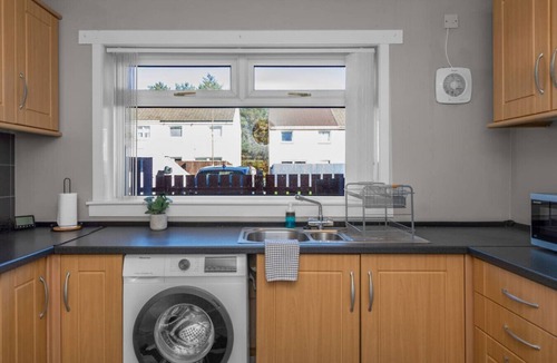 Livingston House | Free Parking | Central | Sleeps 5 | 2 Bedrooms