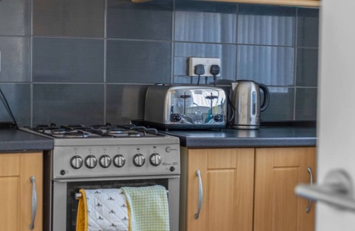 Livingston House | Free Parking | Central | Sleeps 5 | 2 Bedrooms