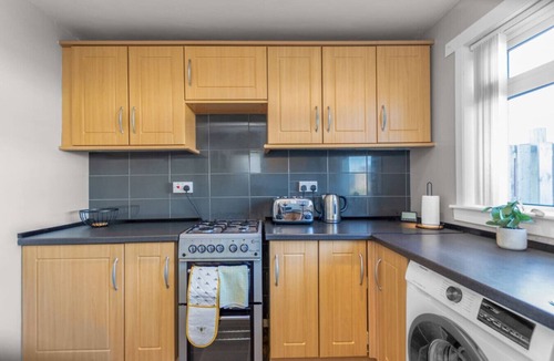 Livingston House | Free Parking | Central | Sleeps 5 | 2 Bedrooms