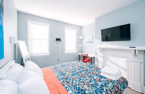Manchester Apartment | Free Parking - High Speed Internet - Yard