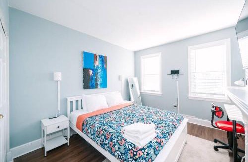 Manchester Apartment | Free Parking - High Speed Internet - Yard