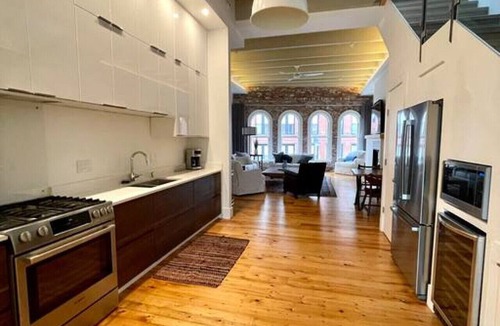 Downtown Portland Apartment | Free St Apt D · New Luxury Apt/Arts Dist/Sleeps8
