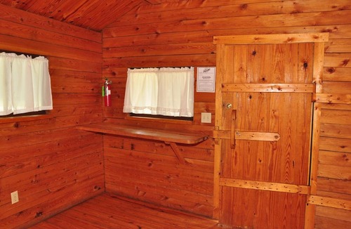 Fremont Resort | Fremont Jellystone Park Loft Cabin 2