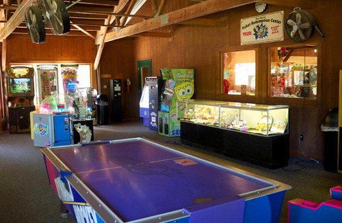 Fremont Resort | Fremont Jellystone Park Loft Cabin 2