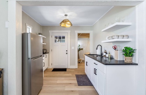 New Plymouth Cabin | French Woods + Pickleball Court l Private Trail