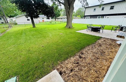 Green Bay House | Fresh and Clean Remodeled 3 bedroom home, steps from Lambeau Field!