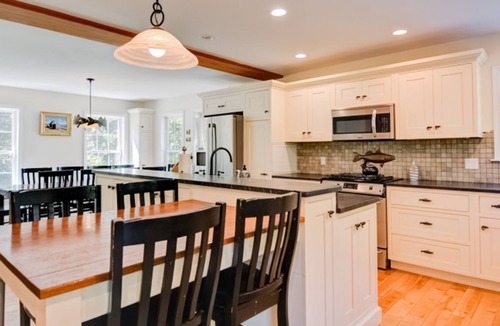 Chilmark House | Freshly renovated home with basketball court, grill, hammock, beach gear, & W/D