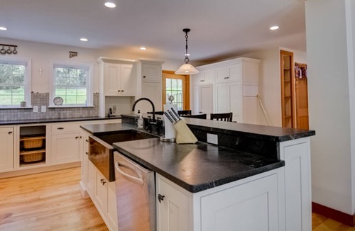 Chilmark House | Freshly renovated home with basketball court, grill, hammock, beach gear, & W/D