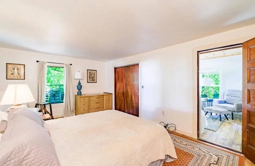 Friendship Apartment | Friendship Village, ME - Cozy, Sunny 2nd flr apt in town - 3 hrs from Boston