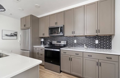 Traverse City Condo | Front Street Condo I Balcony + Walk DT