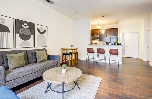 Cole-Noble District Apartment | Frontdesk | 1 BR Apt by Mile Square