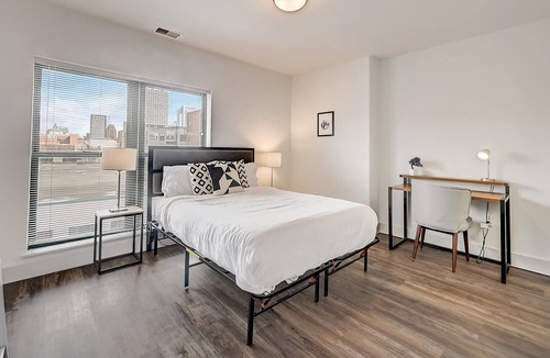 Historic Third Ward Apartment | Frontdesk | 1 BR near Milwaukee Bay