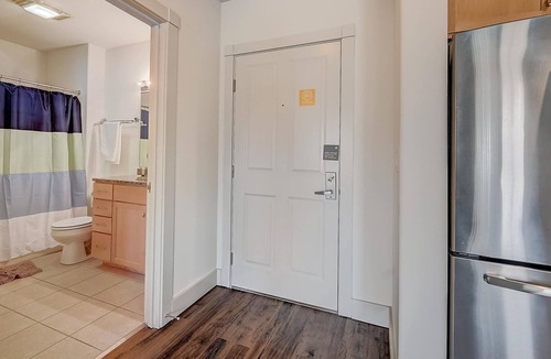 Historic Third Ward Apartment | Frontdesk | 1 BR near Milwaukee Bay