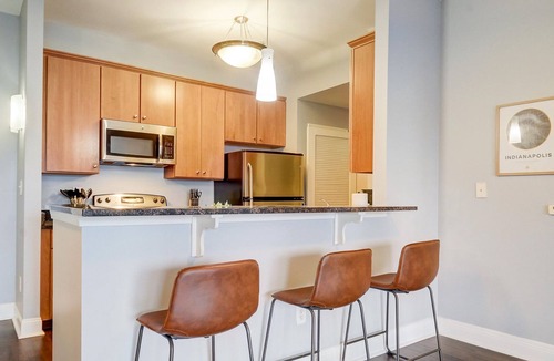 Cole-Noble District Apartment | Frontdesk | 2 BR Apt by Indiana War Museum