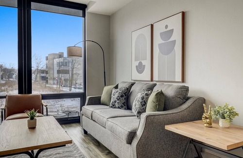 Broad Ripple Apartment | Frontdesk | 2 BR Apt by Indianapolis Art Center