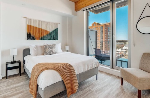 East Town Apartment | Frontdesk | Beautiful 3 BR luxury Apt by Westown