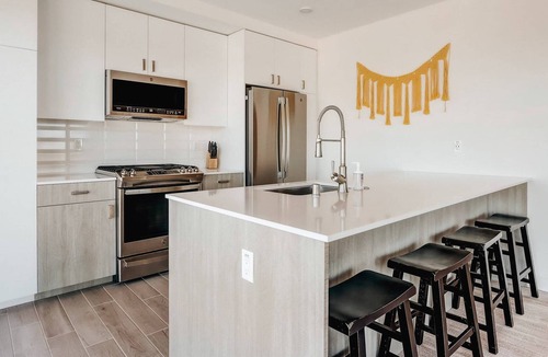 East Town Apartment | Frontdesk | Beautiful 3 BR luxury Apt by Westown