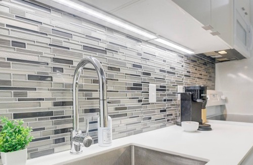 Cleveland Apartment | FRONTDESK Mikros on Ashbury Micro Apts Cleveland