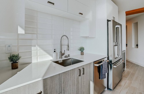 East Town Apartment | Frontdesk | Stunning 3BR w / Lake & City Views