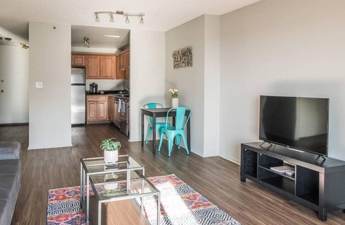 Gateway District Apartment | Frontdesk | Updated 1BR Apt Near the River
