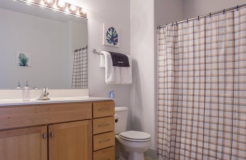 Historic Third Ward Apartment | Frontdesk | Walk to Everything from 2 BR Apt