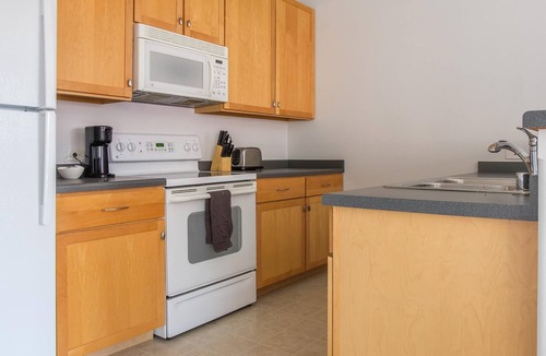 Historic Third Ward Apartment | Frontdesk | Walk to Everything from 2 BR Apt