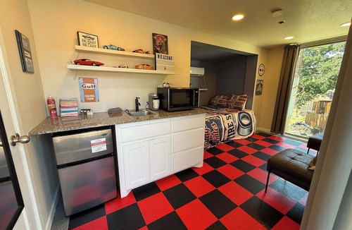 Medicine Park House | FT Book a Mountain View Suite 1BR/1BA - Slps 4