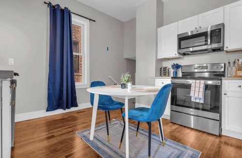 Detroit House | Full Home Group Getaway Sleeps 8