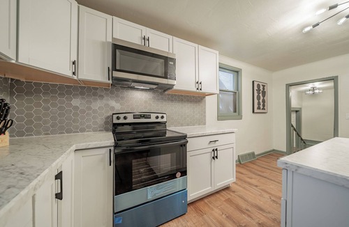 Appleton House | Fully Furnished Cozy Home with Fenced Yard in a Peaceful Neighborhood
