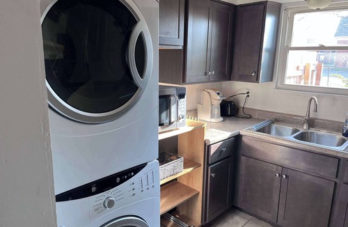 Buechel Condo | Fully Furnished Large Townhouse Near Bardstown Rd