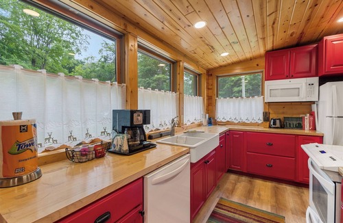 New Era House | Fully Restored Lakefront Cabin on Stony Lake