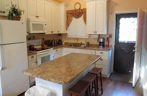 Wisconsin Dells Condo | Fun Stays @ The Dells Club, 3BR/2Ba Condo with Riverview!