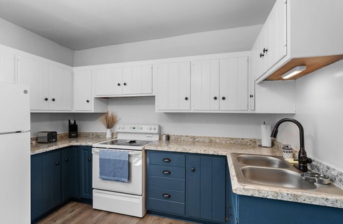 Grafton House | Furnished 2 bedroom Farmhouse in Grafton-Pet Friendly