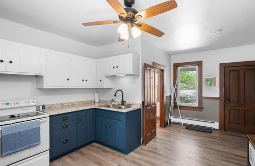 Grafton House | Furnished 2 bedroom Farmhouse in Grafton-Pet Friendly