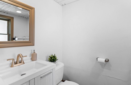 Grafton House | Furnished 2 bedroom Farmhouse in Grafton-Pet Friendly