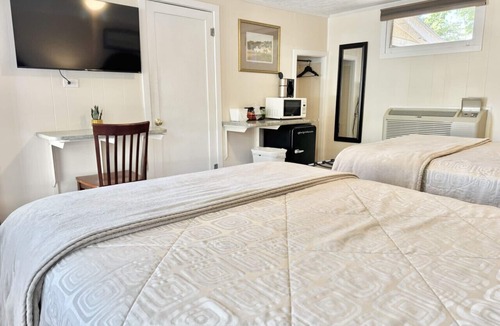 Hulls Cove Hotel | Gallagher`s Travels Room 3 (Double Queen)