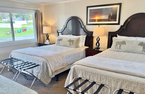 Hulls Cove Bed & Breakfast | Gallagher`s Travels Room 14 (Two Queen Beds)