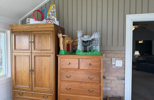 Bronson House | Game Room & Outdoor Fun - Gilead Lake Getaway!