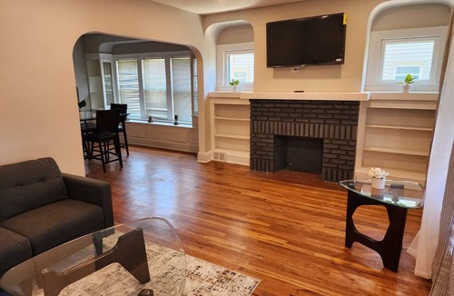 Garfield Heights House | Garfield heights/Pet friendly/lots of things to do