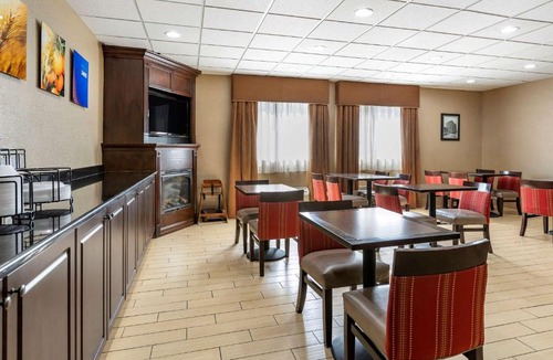 Warren Hotel | Garner Hotel Warren Northwest by IHG