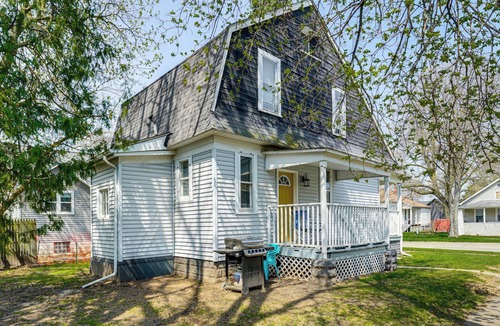 Port Huron House | Gateway to Dtwn Port Huron & Lake! Cozy Home