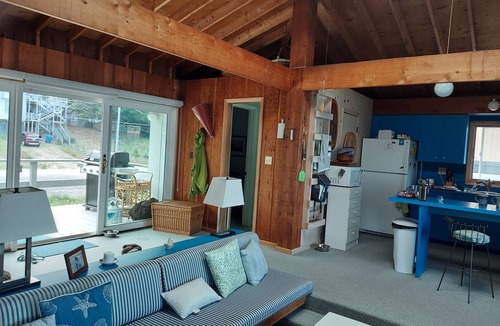 Pentwater House | Gem on Lake Michigan Beachfront - Unsalted/Unstressed/Uncrowded